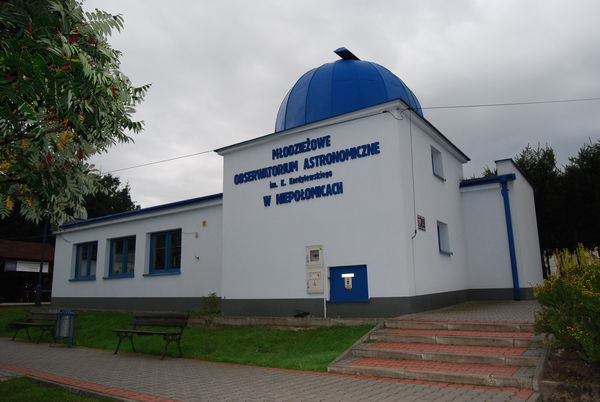 Główny budynek Młodzieżowego Obserwatorium Astronomicznego w Niepołomicach