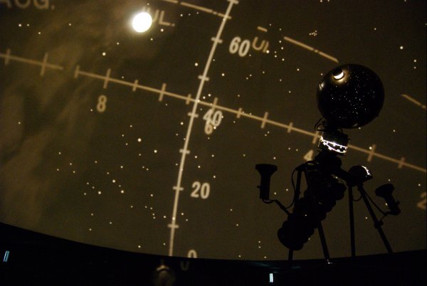 Widok nieba w kieleckim planetarium
